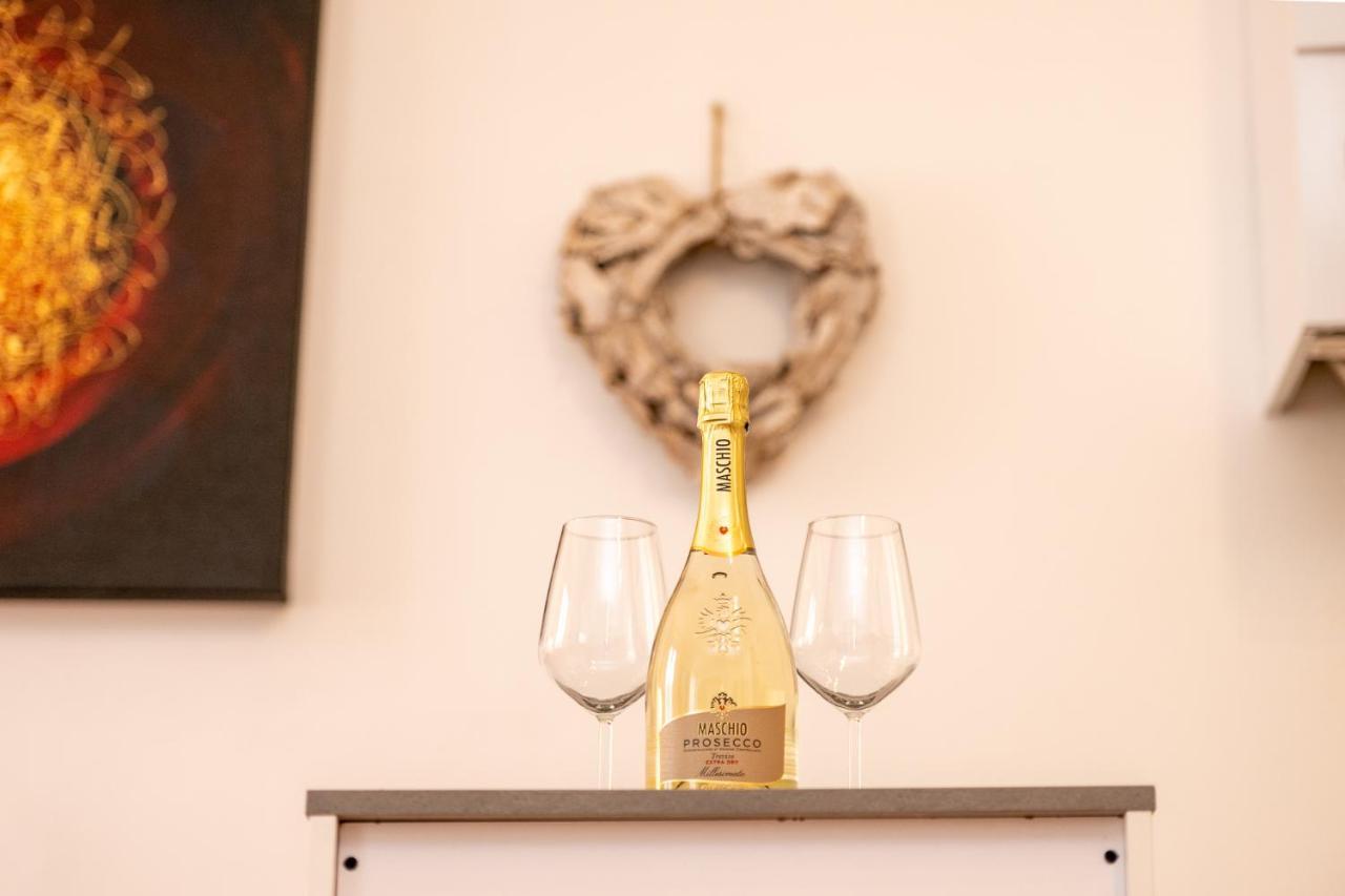 Portatorre Suite, A Charming Apartment In The Heart Of Como, Free Private Parking, Air Conditioning & More! Εξωτερικό φωτογραφία