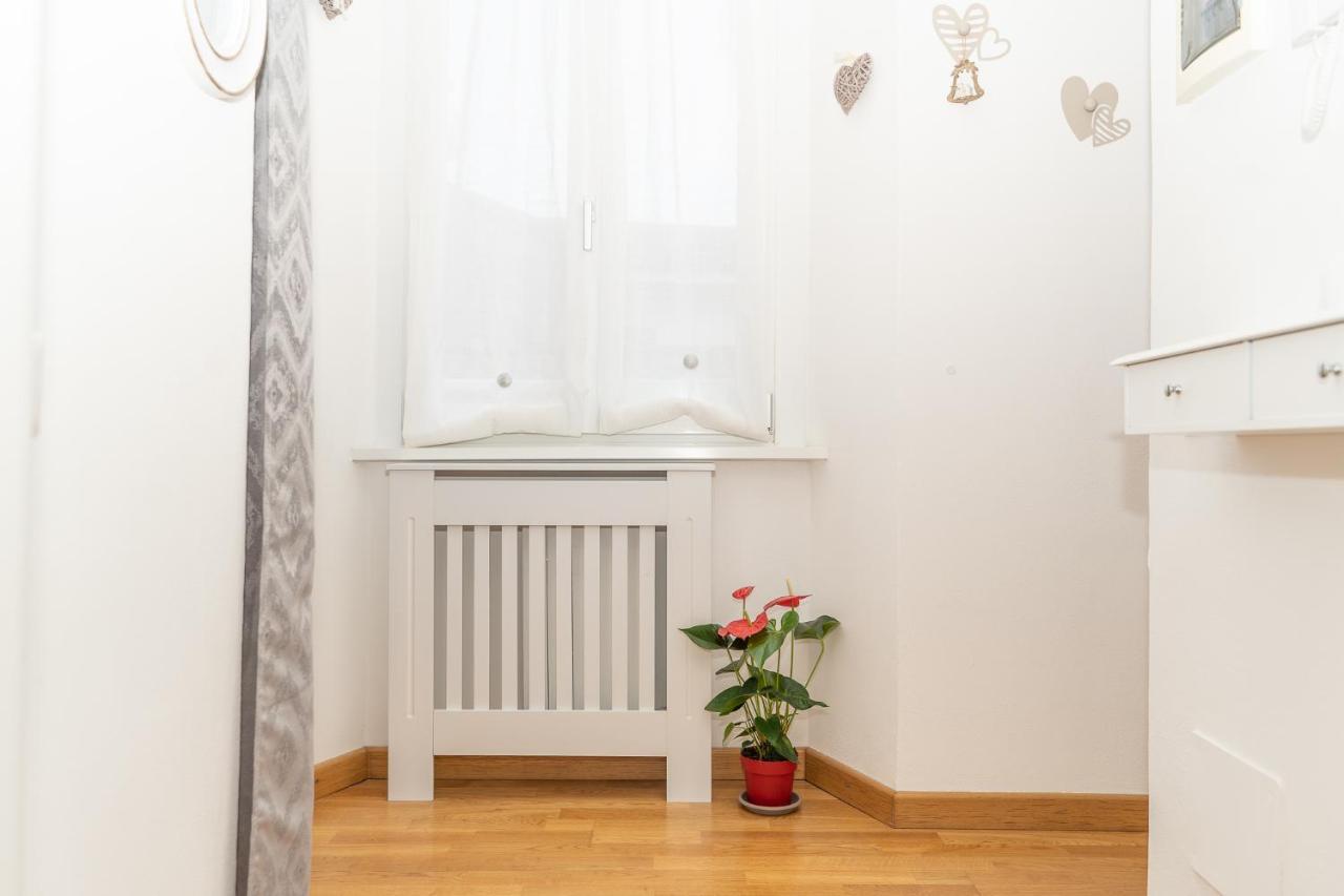 Portatorre Suite, A Charming Apartment In The Heart Of Como, Free Private Parking, Air Conditioning & More! Εξωτερικό φωτογραφία