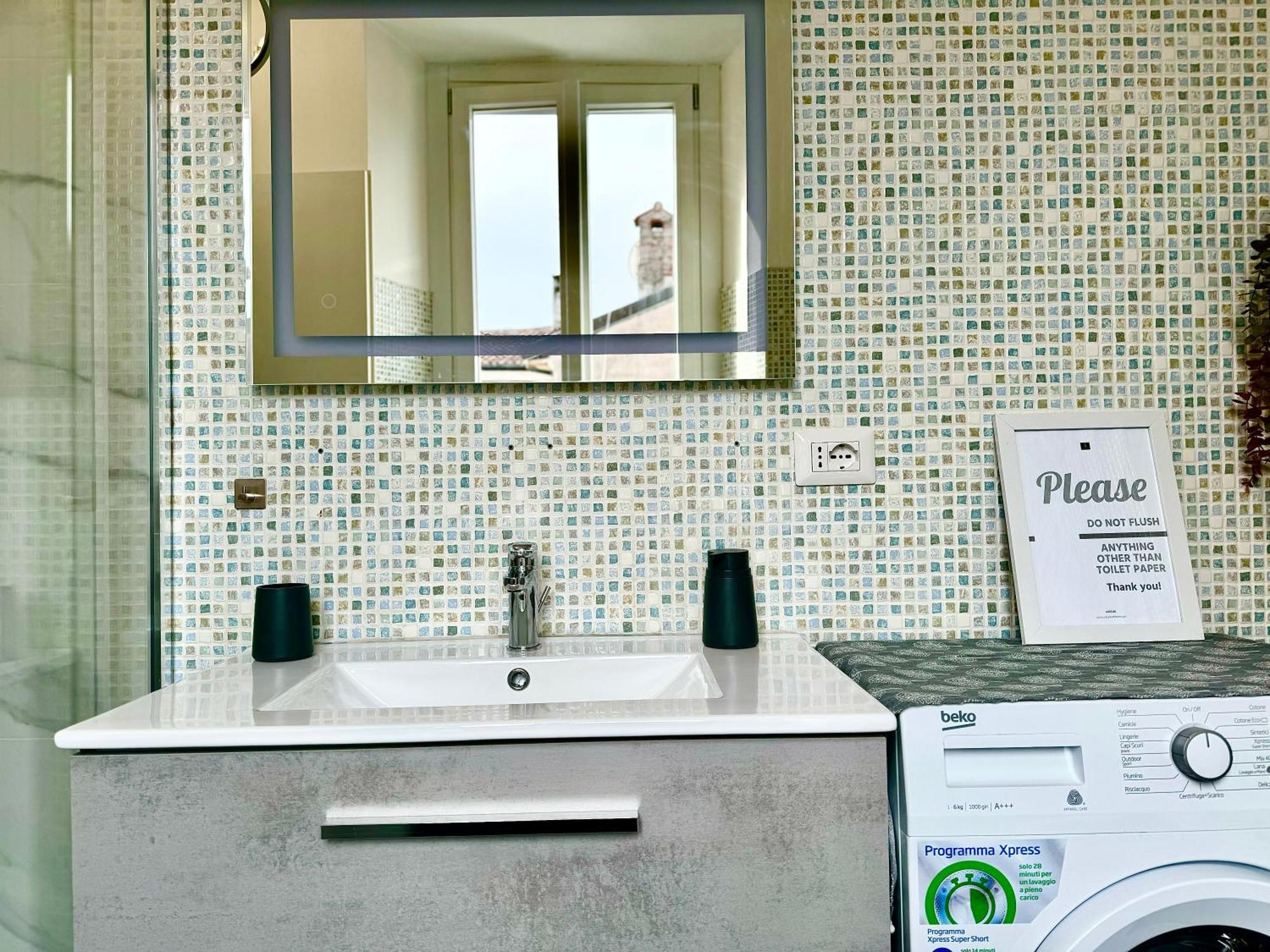 Portatorre Suite, A Charming Apartment In The Heart Of Como, Free Private Parking, Air Conditioning & More! Εξωτερικό φωτογραφία