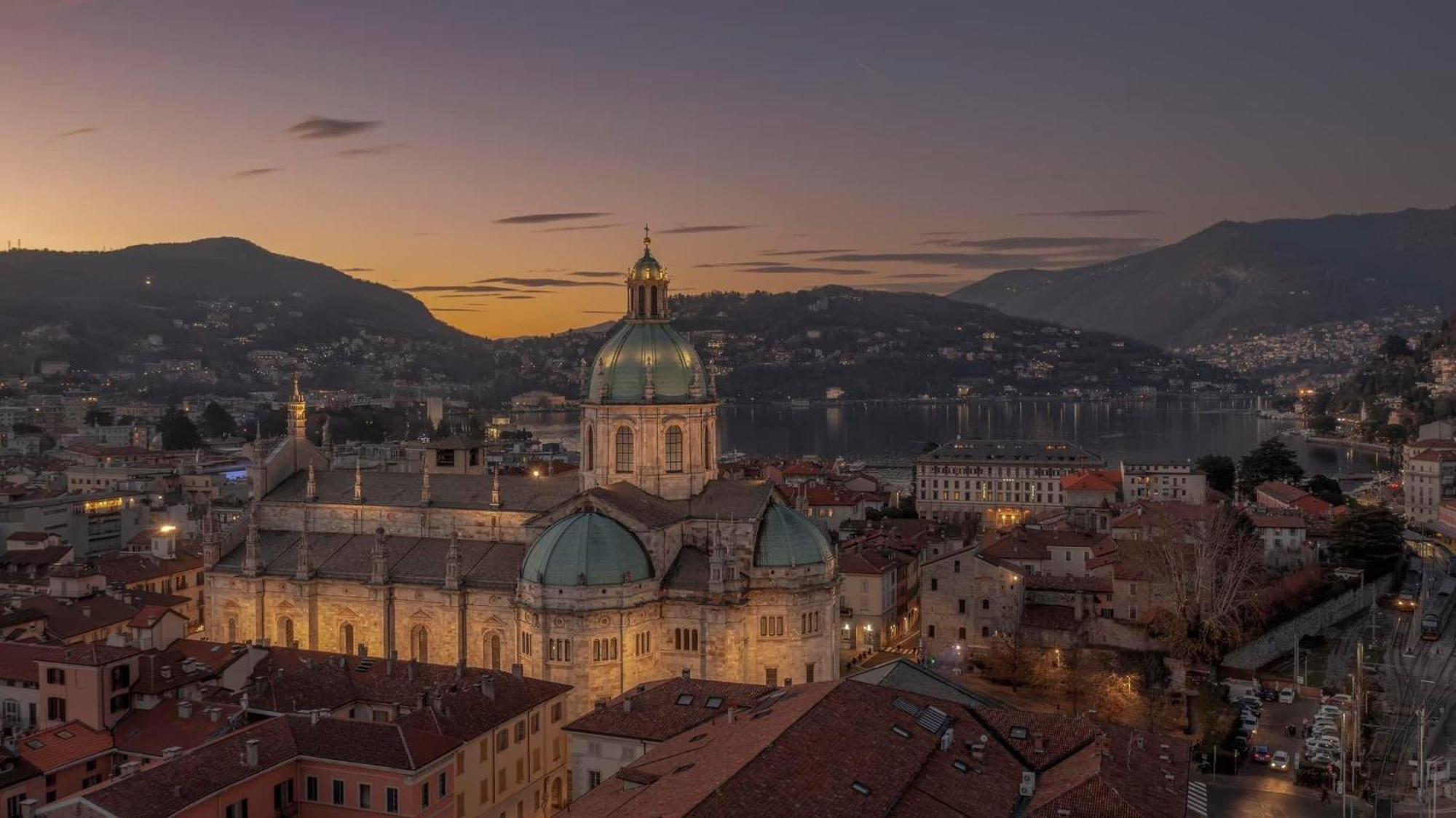 Portatorre Suite, A Charming Apartment In The Heart Of Como, Free Private Parking, Air Conditioning & More! Εξωτερικό φωτογραφία